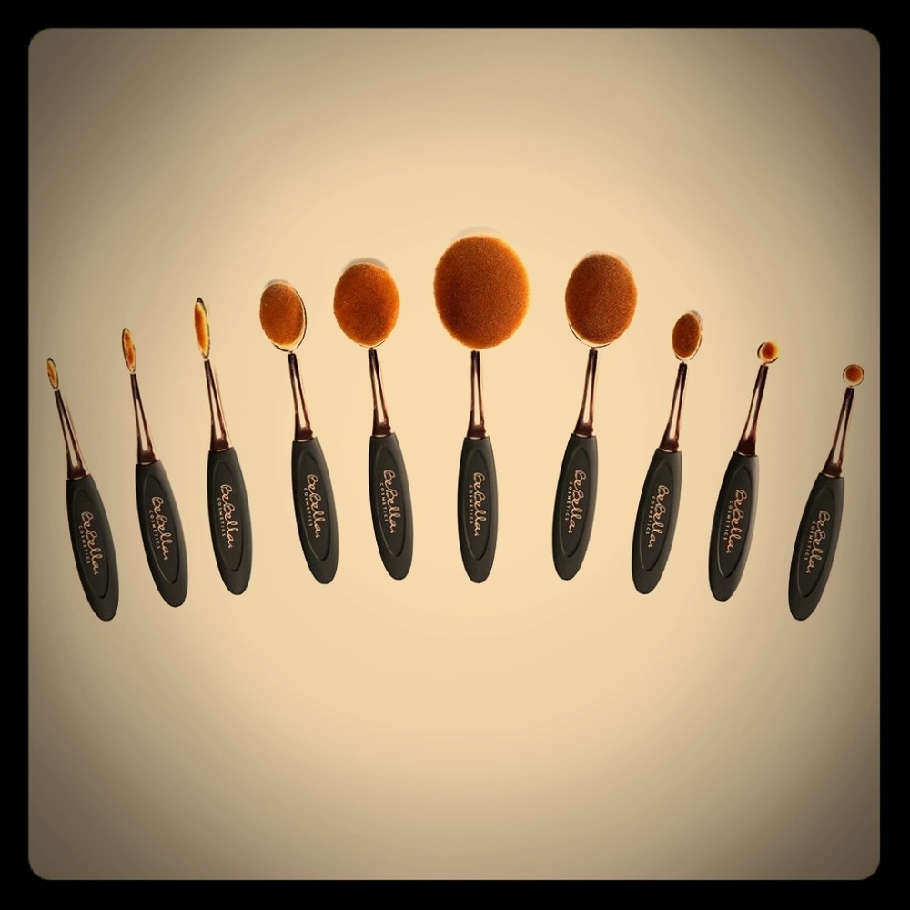 OVAL MAKEUP BRUSH SET